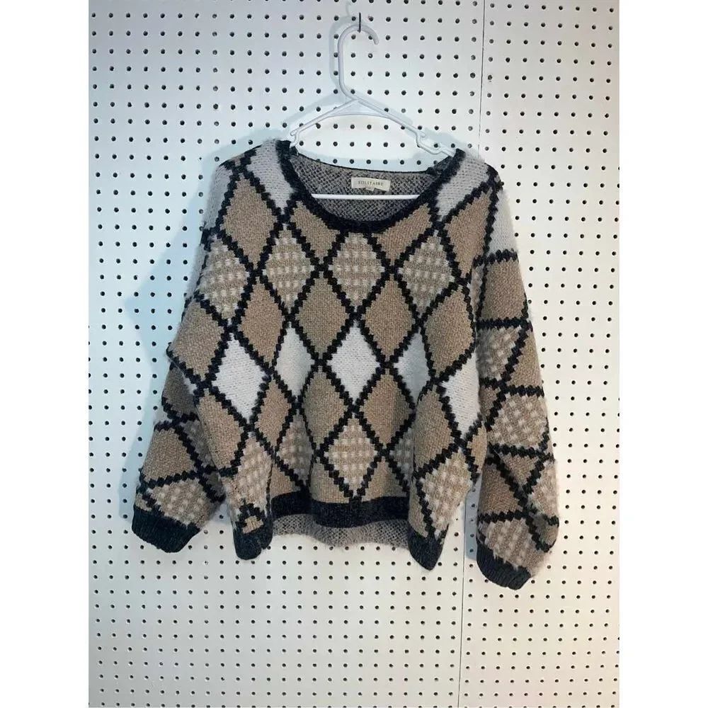 Solitaire sweater